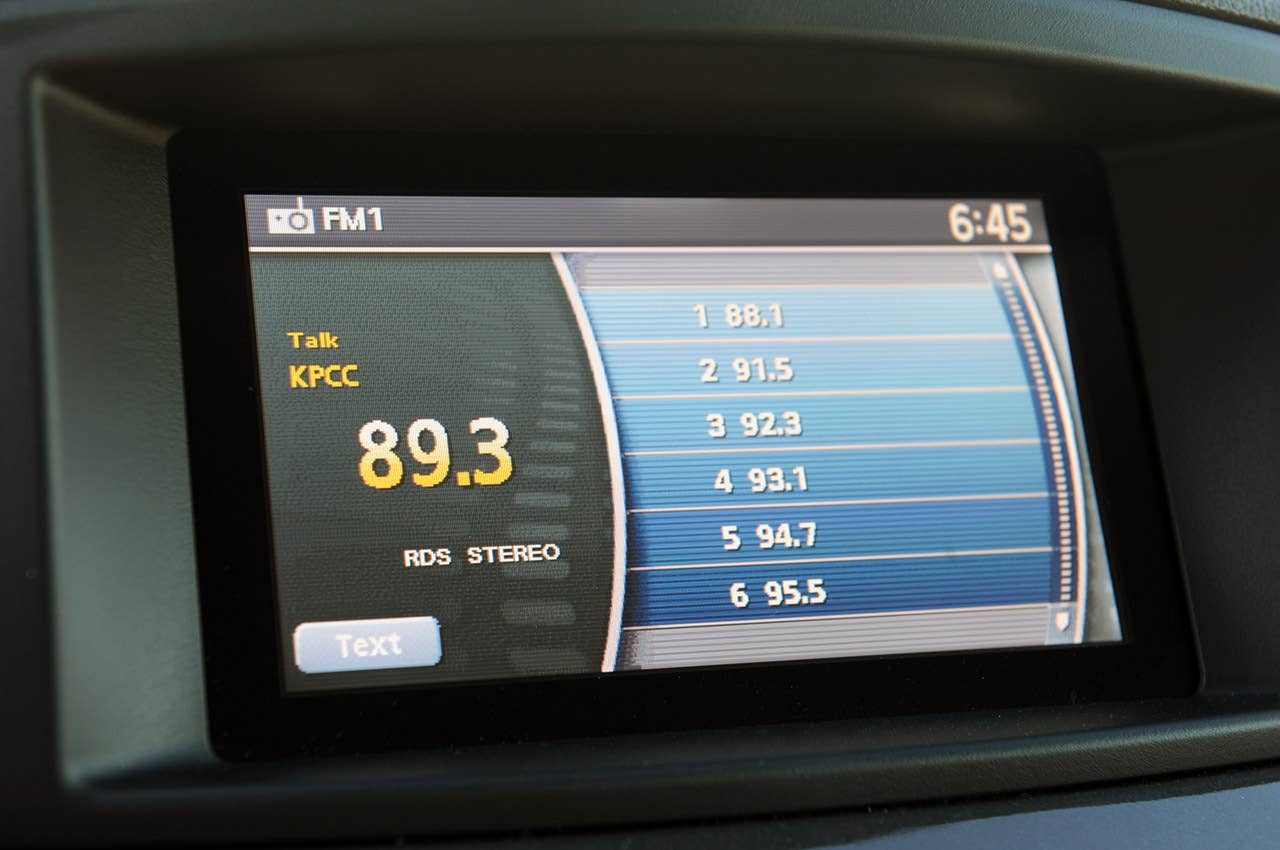 2011 Nissan Quest audio system