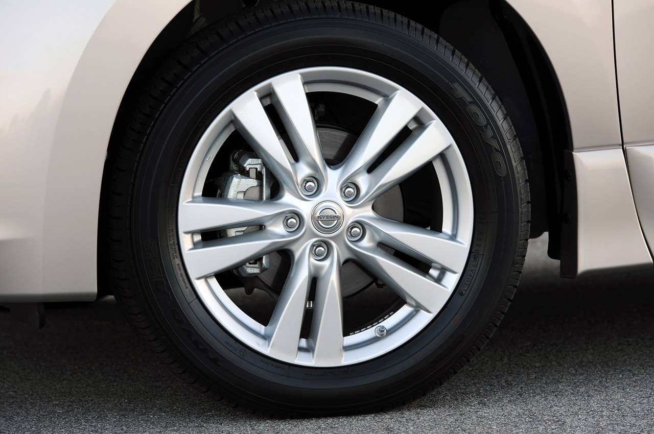 2011 Nissan Quest wheel