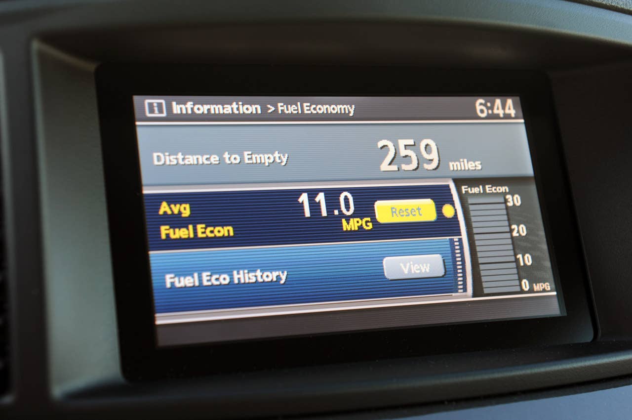 2011 Nissan Quest fuel economy display