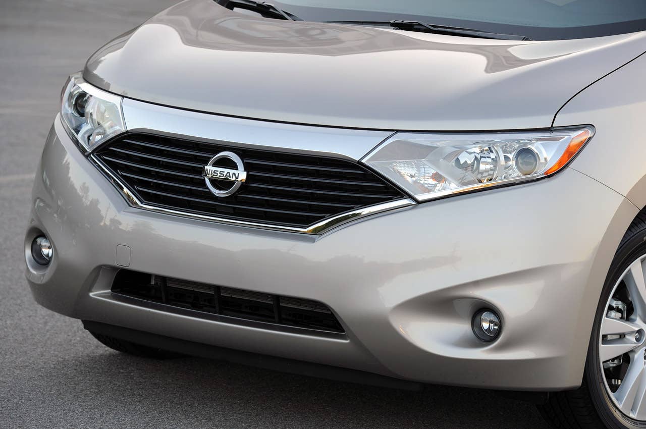 2011 Nissan Quest front detail