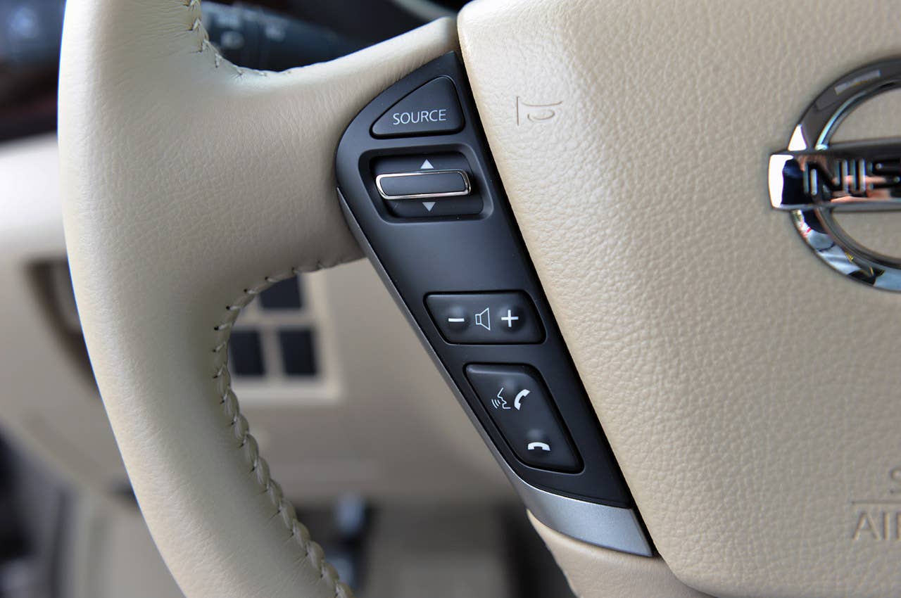 2011 Nissan Quest steering wheel controls