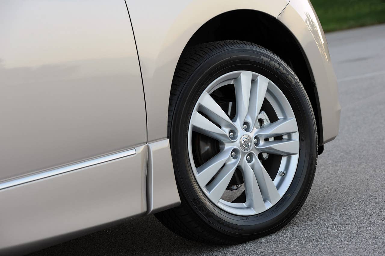 2011 Nissan Quest wheel