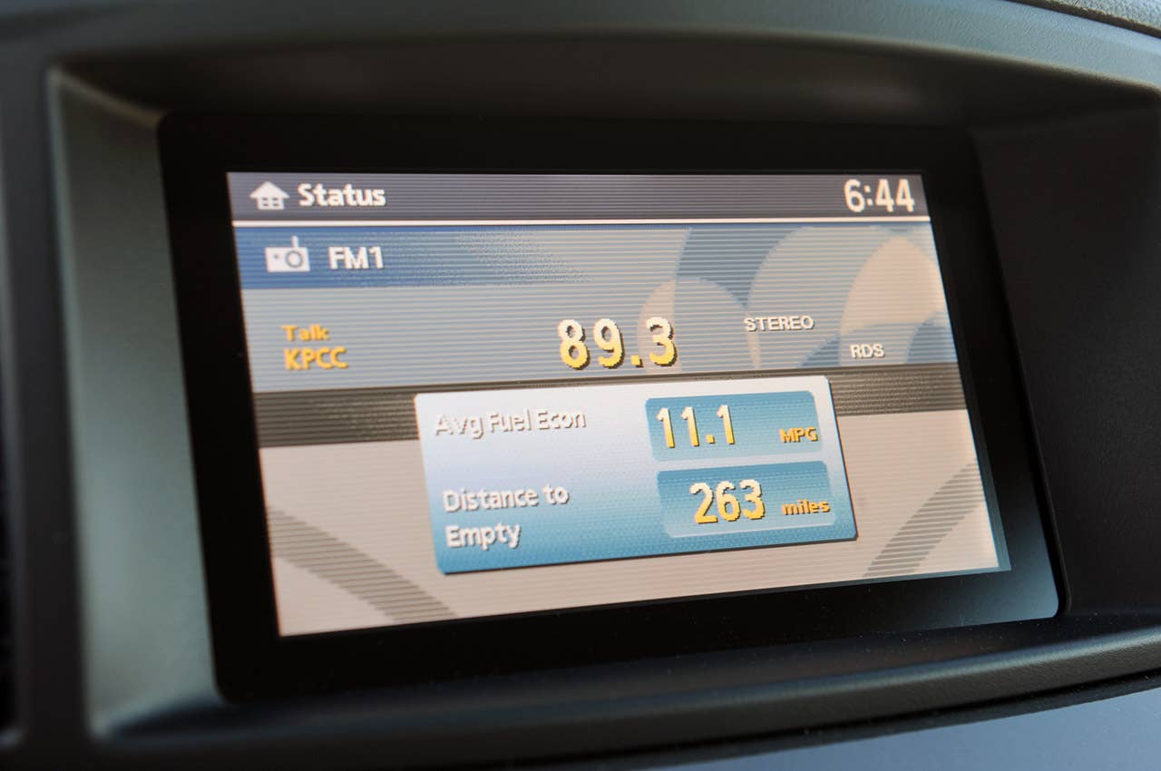 2011 Nissan Quest multimedia system