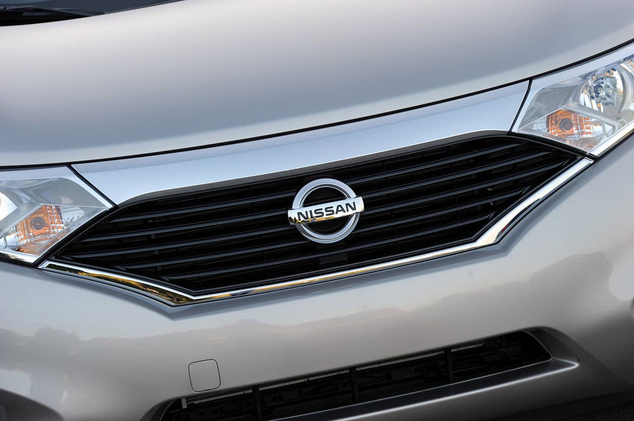 2011 Nissan Quest grille