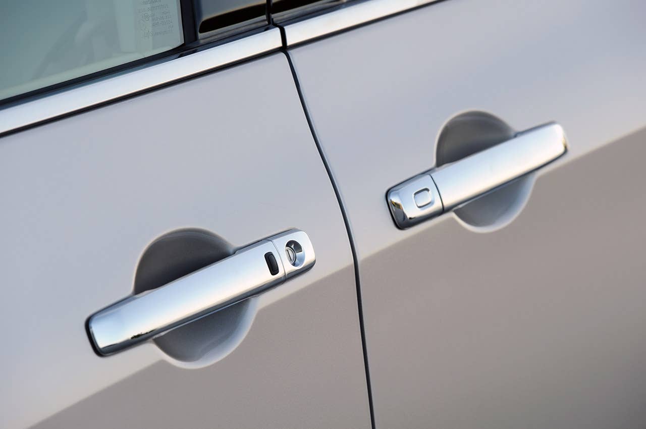 2011 Nissan Quest door handles