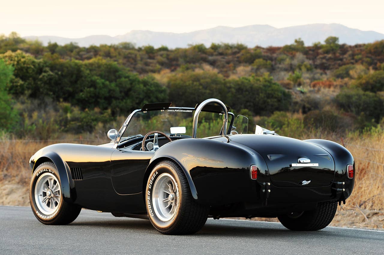 Shelby Cobra 289 FIA rear 3/4 view