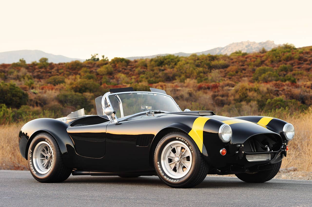 Shelby Cobra 289 FIA front 3/4 view