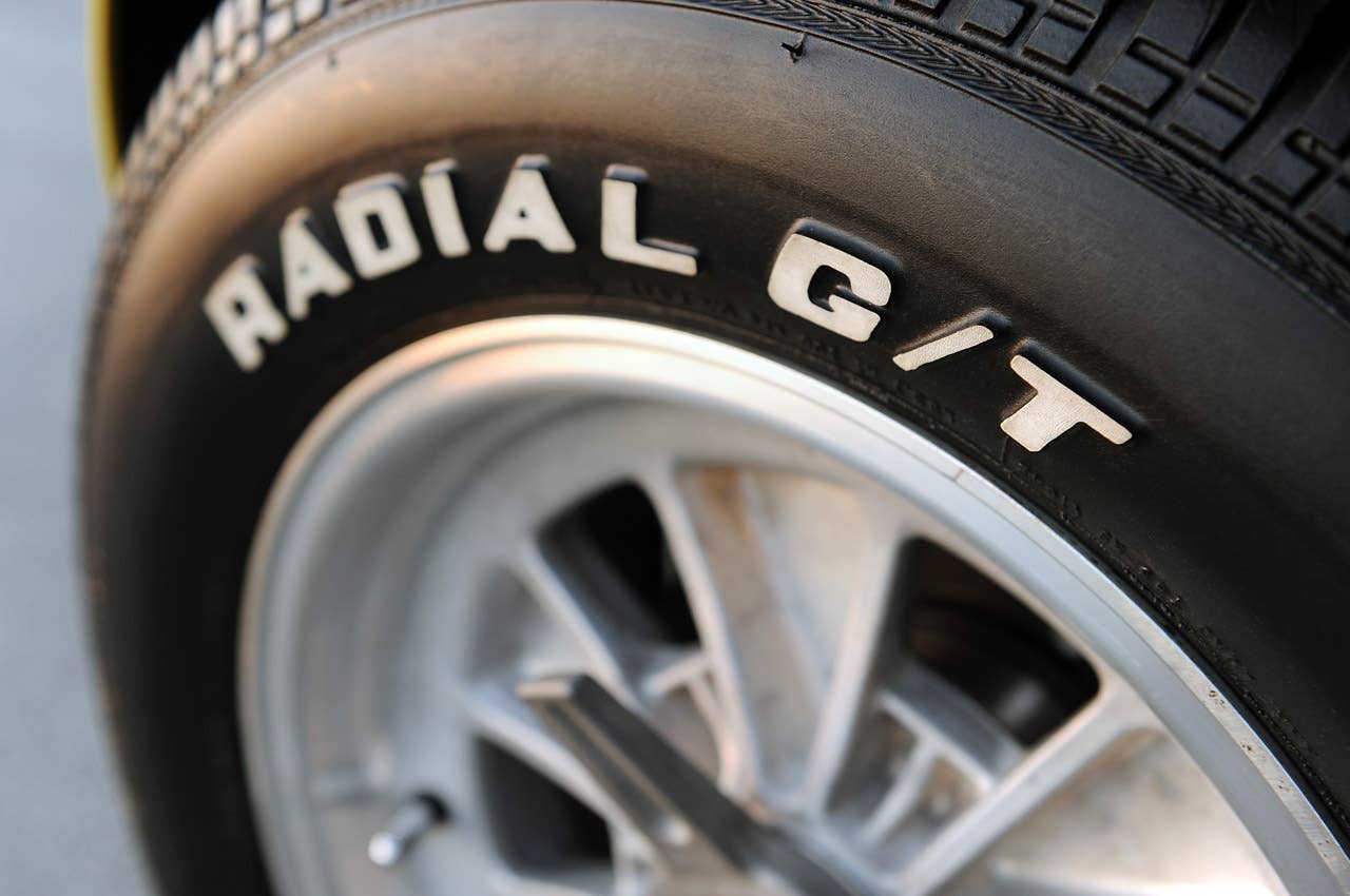 Shelby Cobra 289 FIA tire