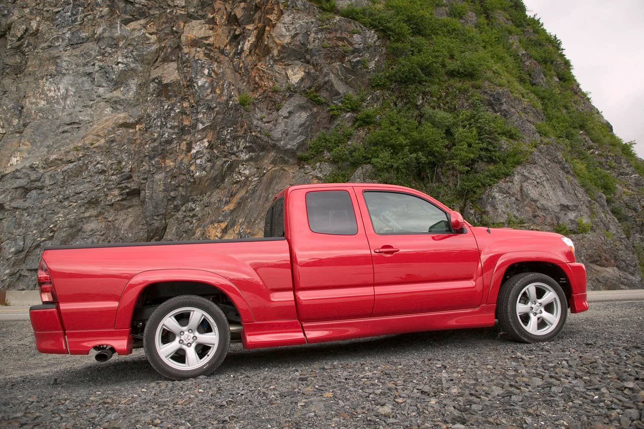 2005-08 Toyota Tacoma X-Runner in Radiant Red