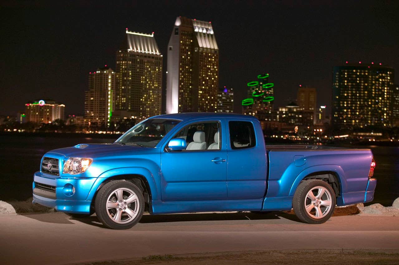 2005-08 Toyota Tacoma X-Runner in Speedway Blue