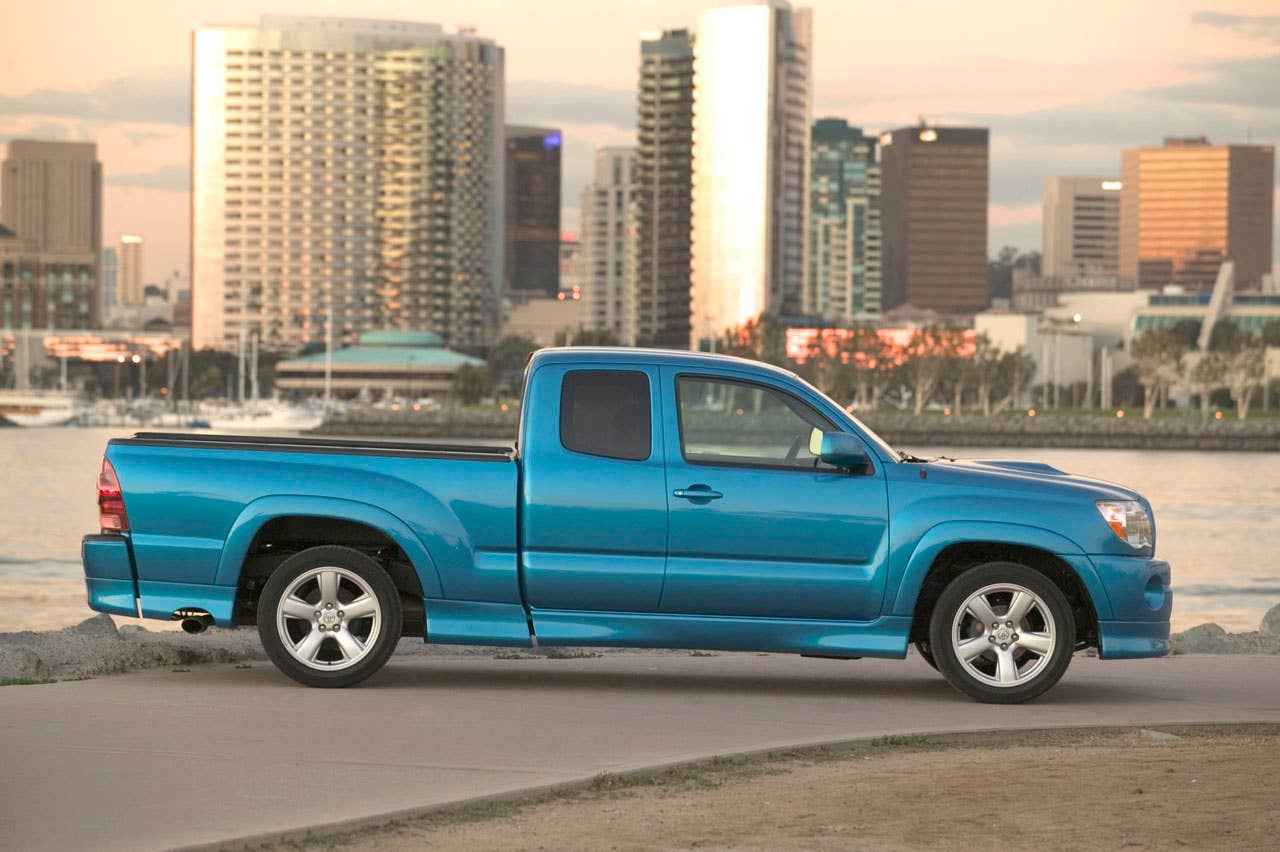 2005-08 Toyota Tacoma X-Runner in Speedway Blue