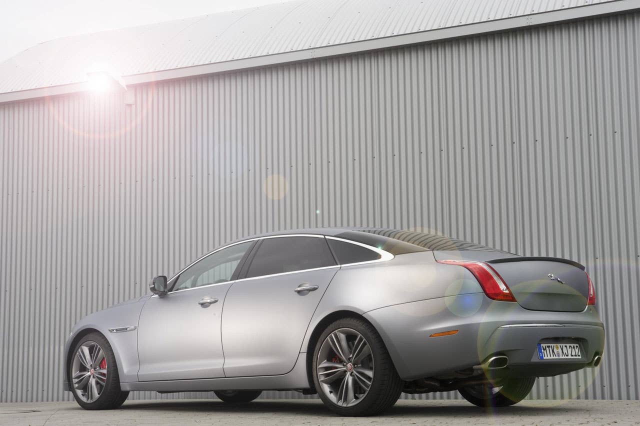 Jaguar XJ Supersport Ring Taxi rear 3/4