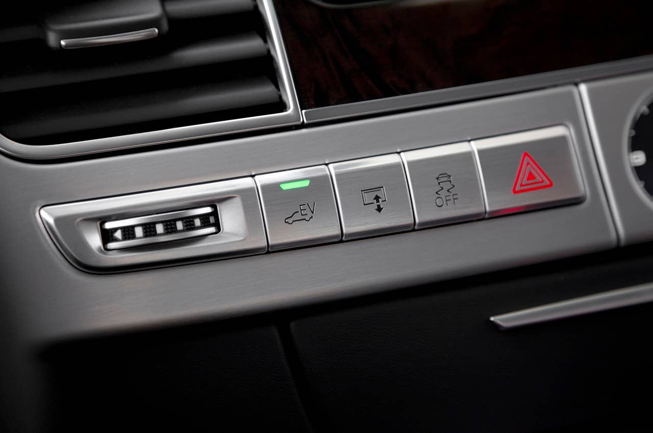 2012 Audi A8 Hybrid EV button