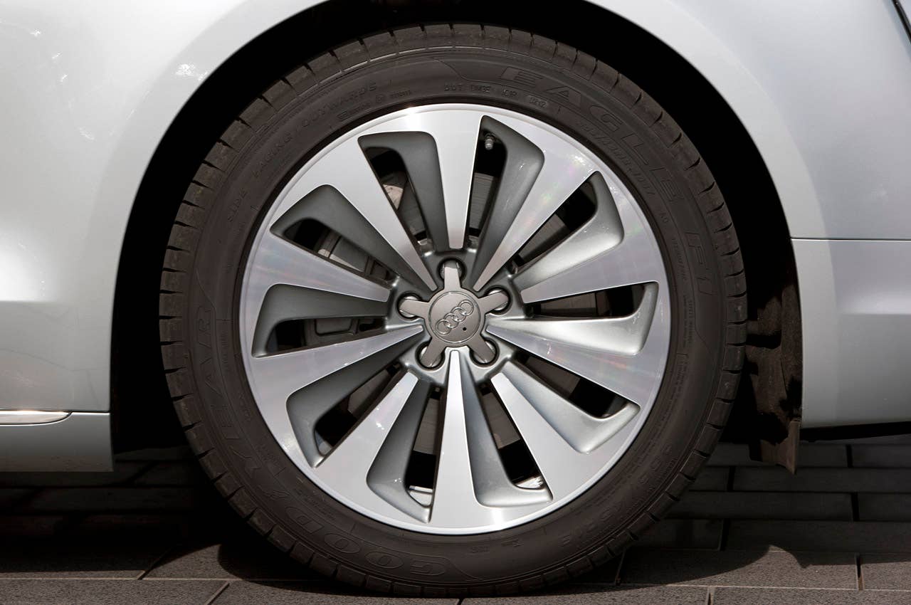 2012 Audi A8 Hybrid wheel