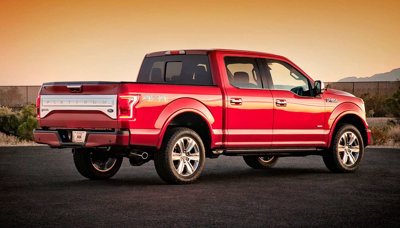 Ford has made some tweaks to the truck's exterior atheistic, giving it a modern, more aggressive look, while retaining most of the signature shape that makes it easily identified as an F-150.  Notable changes to the outside include a big new grille, revamped headlights and tail lights, more prominent wheel arches and an overall more aggressive stance.  All in all, there aren't too many notable differences to the exterior of the new F-150. The biggest changes are largely unseen at first, appearing on the interior and beneath the sheet metal.