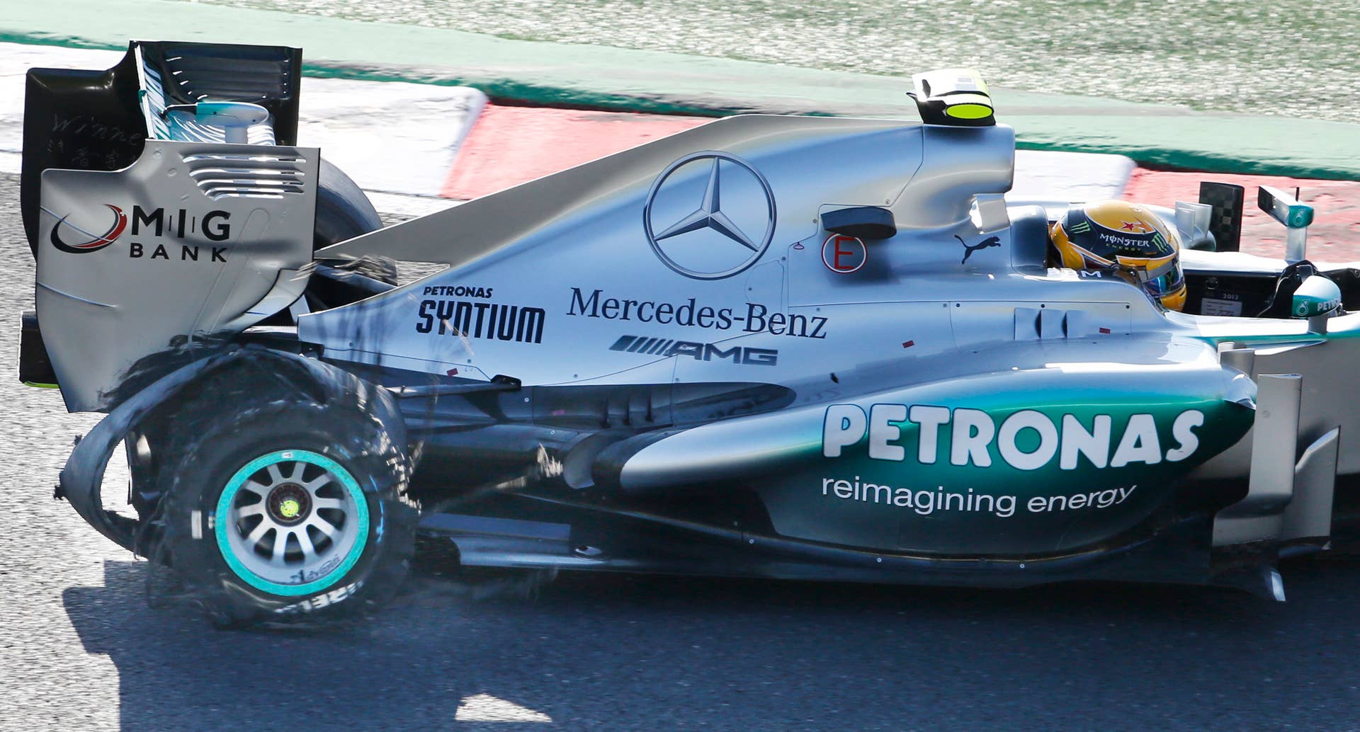 Mercedes driver Lewis Hamilton of Britain drives his car with a damaged tire during the Japanese Formula One Grand Prix at the Suzuka circuit in Suzuka, Japan, Sunday, Oct. 13, 2013.(AP Photo/Koji Sasahara)