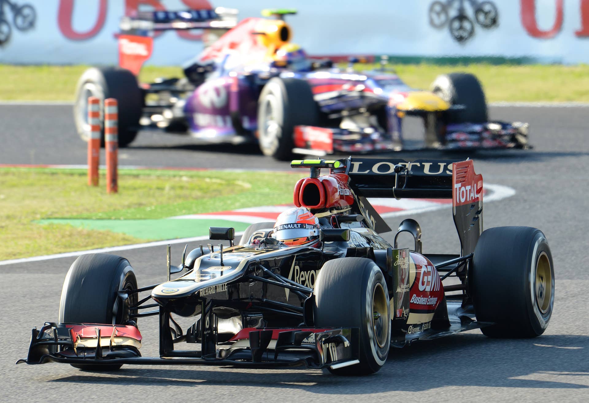 Lotus driver Romain Grosjean (bottom) of France heads Red Bull driver Mark Webber (top) of Australia during the Formula One Japanese Grand Prix in Suzuka on October 13, 2013.       AFP PHOTO/Toru YAMANAKA        (Photo credit should read TORU YAMANAKA/AFP/Getty Images)