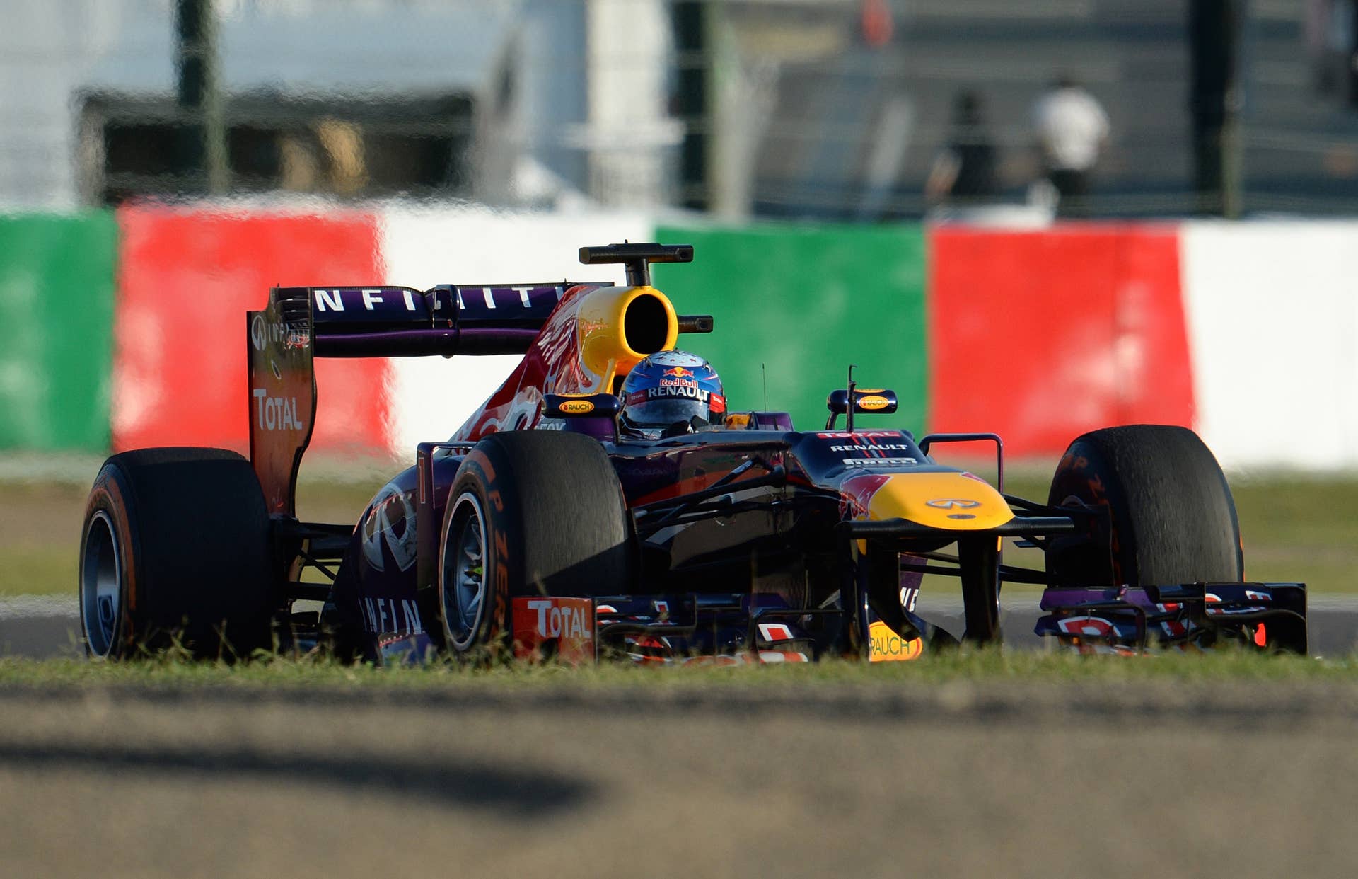 Red Bull driver Sebastian Vettel of Germany drives his car during the Formula One Japanese Grand Prix in Suzuka on October 13, 2013.       AFP PHOTO/Toru YAMANAKA        (Photo credit should read TORU YAMANAKA/AFP/Getty Images)