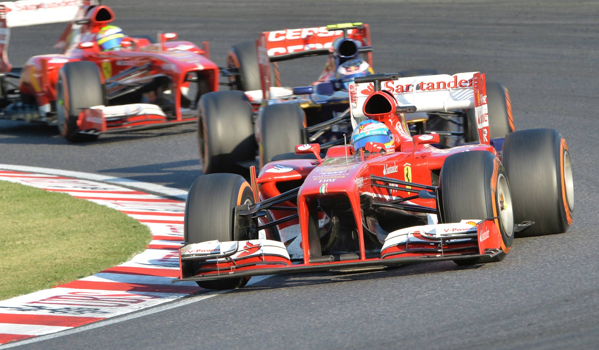 Ferrari driver Fernando Alonso of Spain (R) drives his car during the Formula One Japanese Grand Prix in Suzuka on October 13, 2013.AFP PHOTO / KAZUHIRO NOGI        (Photo credit should read KAZUHIRO NOGI/AFP/Getty Images)