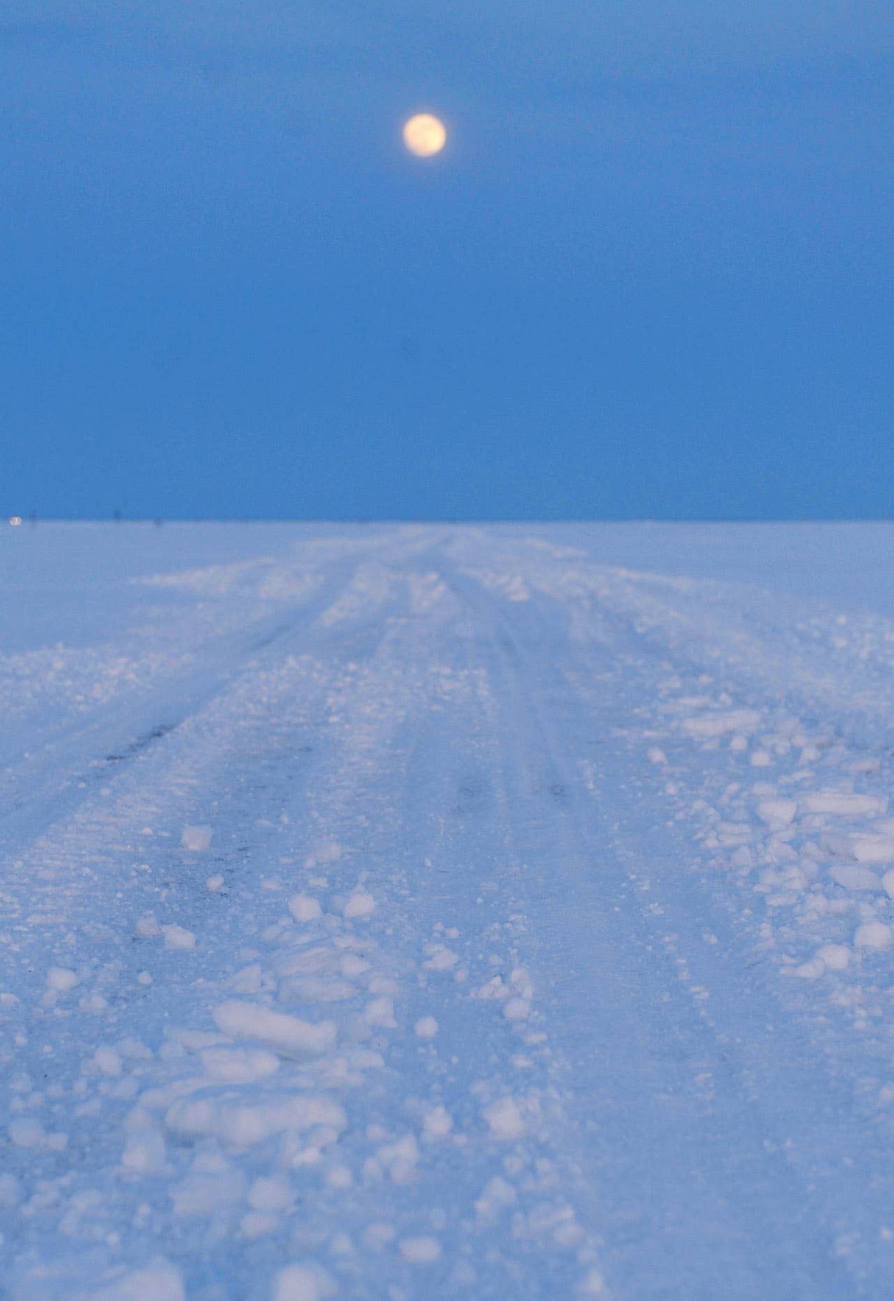 A general view taken on February 17, 2011 shows Estonia's longest ice road in Europe. The 26.5 kms road in western Estonia, which links the mainland to the country's second largest island of Hiiumaa, is to open on February 18 when the ice is thick enough. AFP PHOTO / RAIGO PAJULA