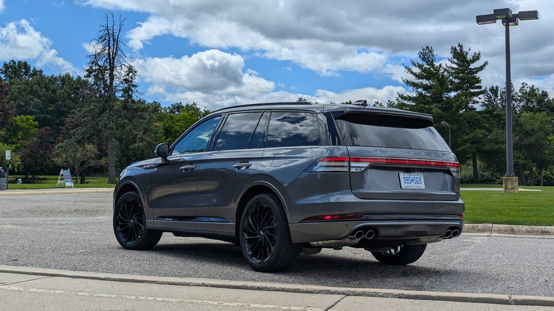 2025 Lincoln Aviator Reserve rear quarter static