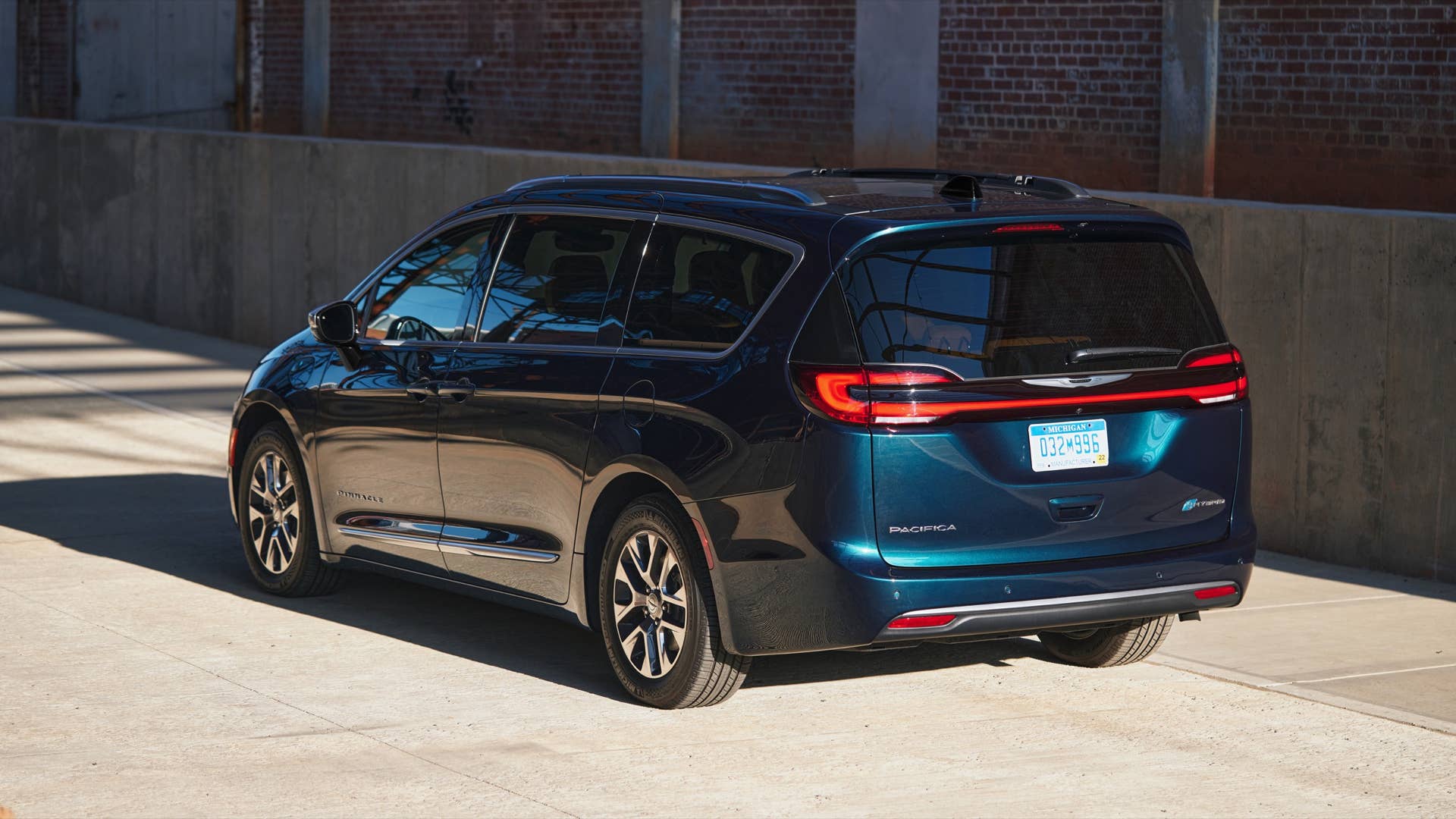 2025 Chrysler Pacifica Plug-In Hybrid Pinnacle