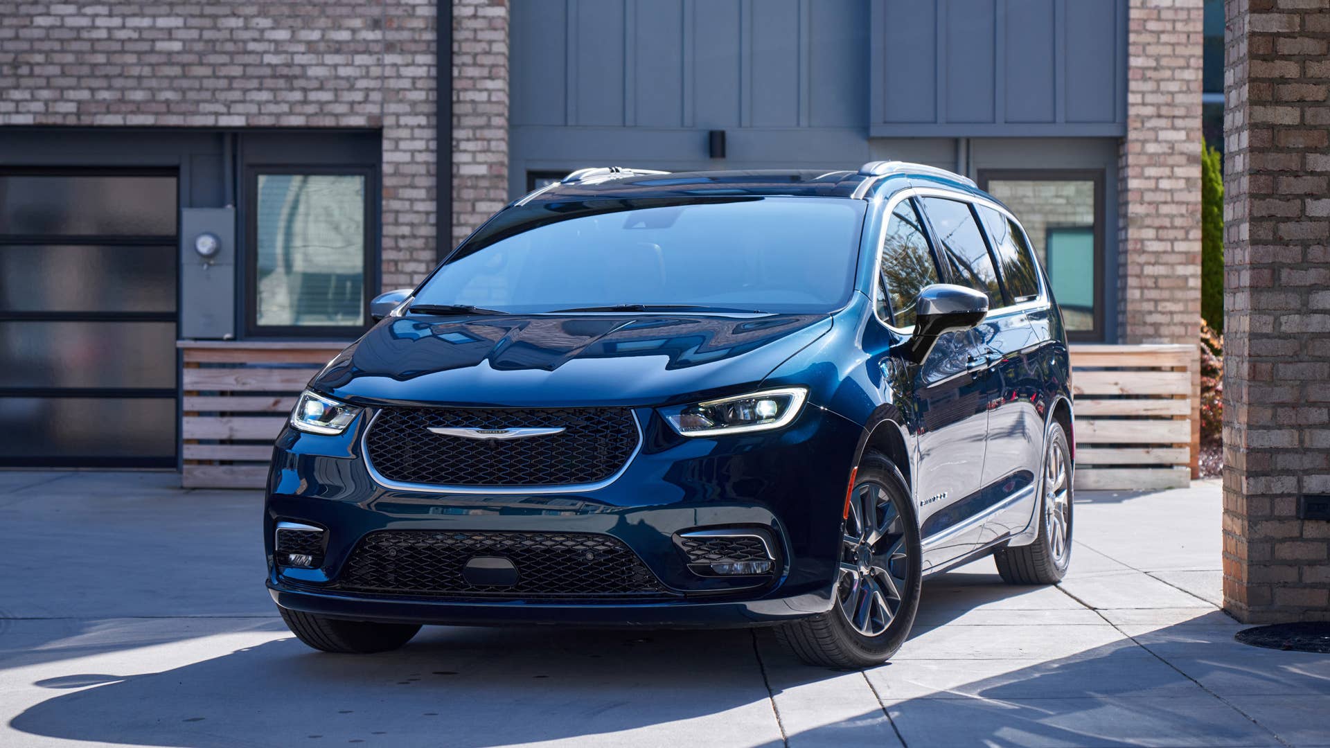 2025 Chrysler Pacifica Plug-In Hybrid Pinnacle