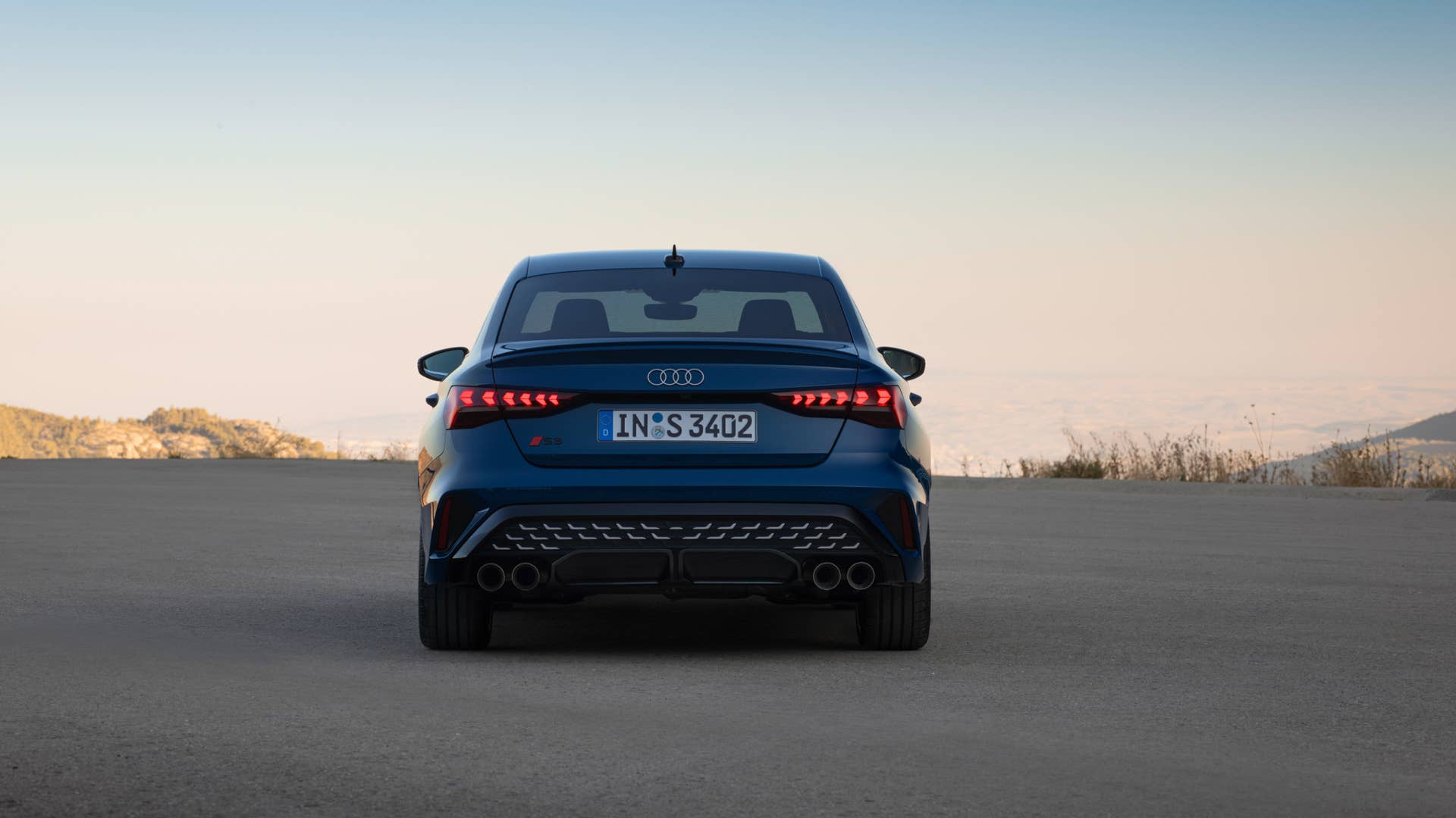 Static photo, Colour: Ascari blue metallic
