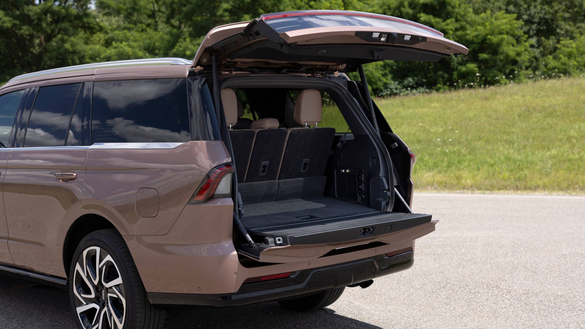 Preproduction model shown. Available Spring 2025.