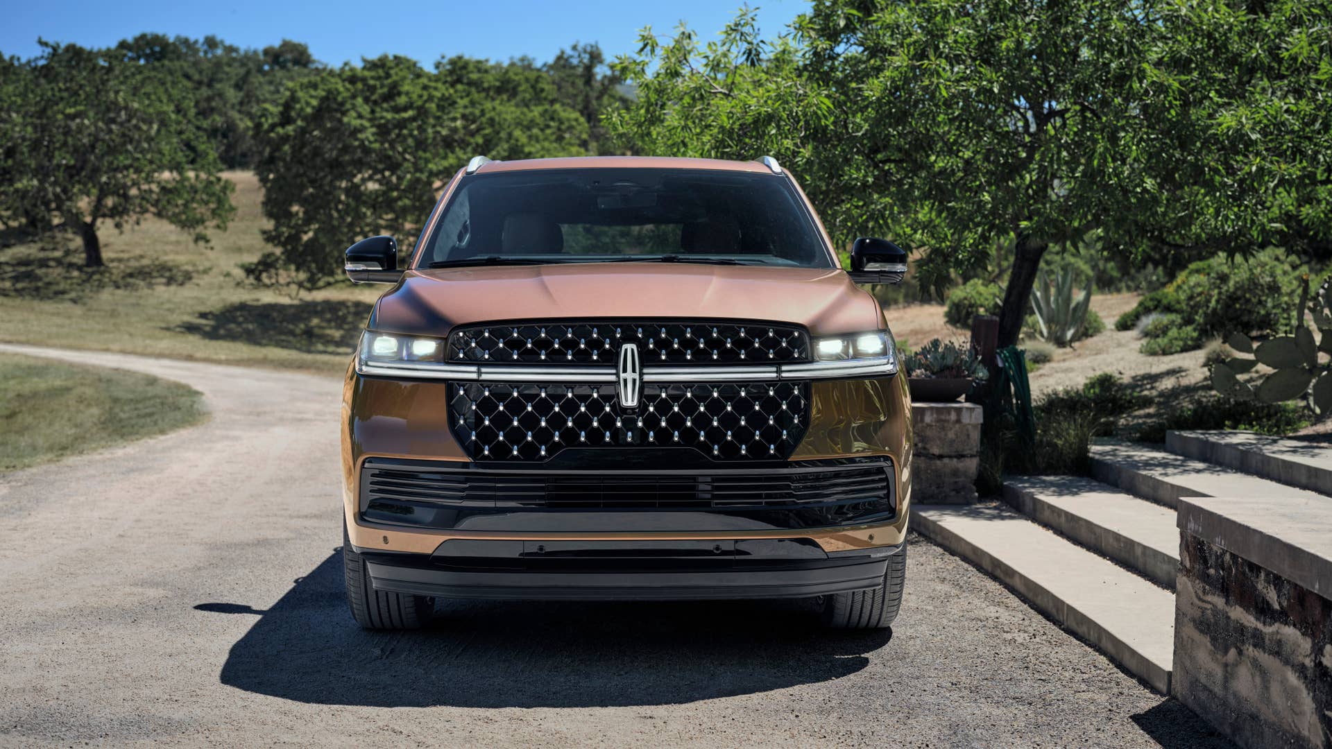 Preproduction model shown. Available Spring 2025.