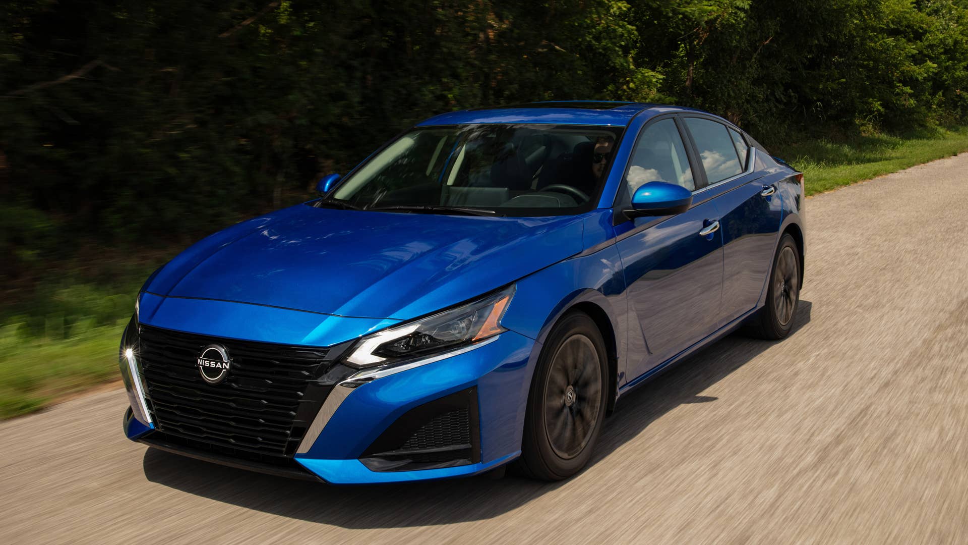 2025 Nissan Altima loses turbo engine, gains a few new options - Autoblog
