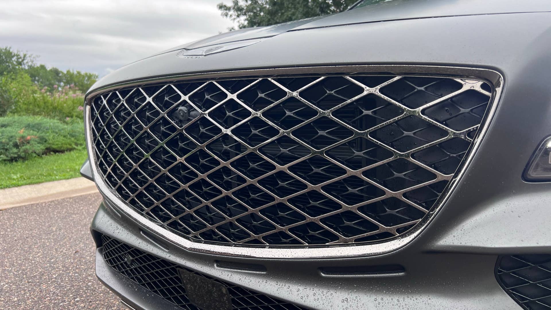 2025 Genesis GV80 Coupe diamond-pattern grille