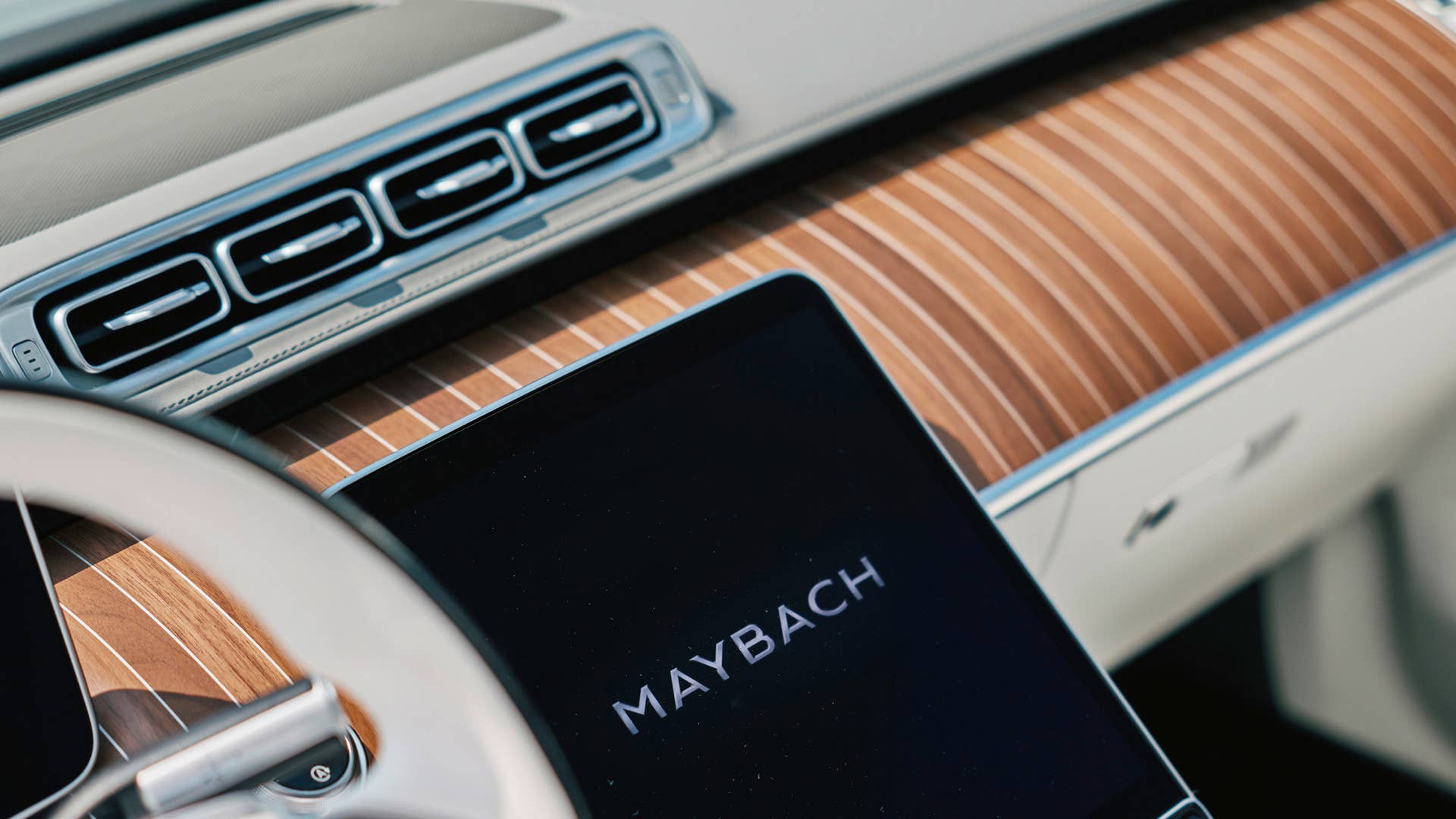 Exklusive Mercedes-Maybach S-Klasse zum 150-jährigen Jubiläum von Robbe & Berking (Mercedes-Maybach S 680, Energieverbrauch kombiniert: 14,2-13,2 l/100 km| CO2-Emissionen kombiniert: 323-300 g/km | CO2-Klasse: G);Mercedes-Maybach S 680 (Energieverbrauch kombiniert: 14,2-13,2 l/100 km| CO2-Emissionen kombiniert: 323-300 g/km | CO2-Klasse: G) An exclusive Mercedes-Maybach S-Class for the 150th anniversary of Robbe& Berking (Mercedes-Maybach S 680, combined energy consumption: 14.2-13.2 l/100 km | combined CO2 emissions: 323-300 g/km | CO2 class: G);Mercedes-Maybach S 680 (combined energy consumption: 14.2-13.2 l/100 km | combined CO2 emissions: 323-300 g/km | CO2 class: G)