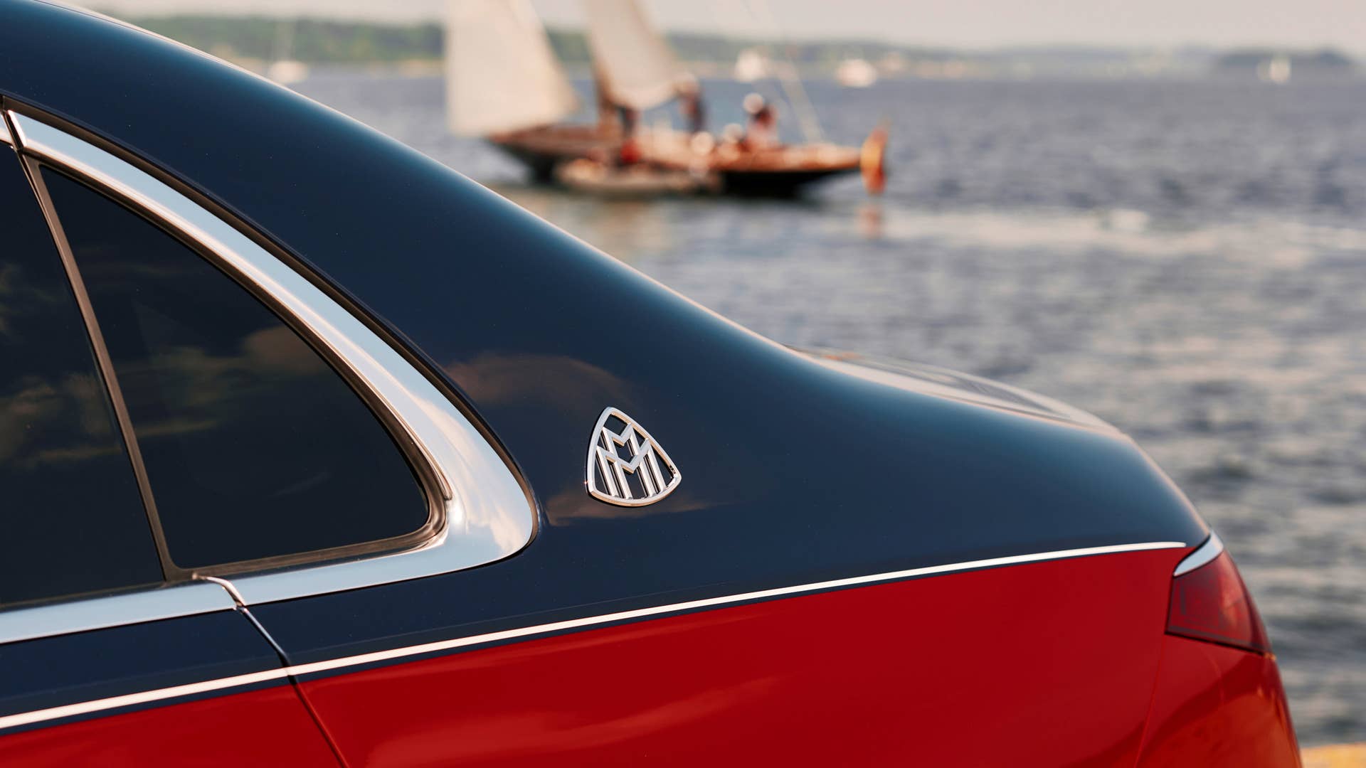 Exklusive Mercedes-Maybach S-Klasse zum 150-jährigen Jubiläum von Robbe & Berking (Mercedes-Maybach S 680, Energieverbrauch kombiniert: 14,2-13,2 l/100 km| CO2-Emissionen kombiniert: 323-300 g/km | CO2-Klasse: G);Mercedes-Maybach S 680 (Energieverbrauch kombiniert: 14,2-13,2 l/100 km| CO2-Emissionen kombiniert: 323-300 g/km | CO2-Klasse: G) An exclusive Mercedes-Maybach S-Class for the 150th anniversary of Robbe& Berking (Mercedes-Maybach S 680, combined energy consumption: 14.2-13.2 l/100 km | combined CO2 emissions: 323-300 g/km | CO2 class: G);Mercedes-Maybach S 680 (combined energy consumption: 14.2-13.2 l/100 km | combined CO2 emissions: 323-300 g/km | CO2 class: G)