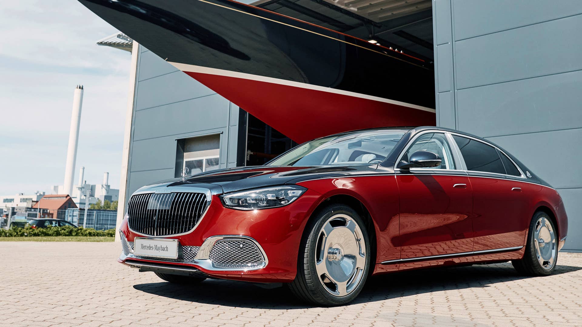 Exklusive Mercedes-Maybach S-Klasse zum 150-jährigen Jubiläum von Robbe & Berking (Mercedes-Maybach S 680, Energieverbrauch kombiniert: 14,2-13,2 l/100 km| CO2-Emissionen kombiniert: 323-300 g/km | CO2-Klasse: G);Mercedes-Maybach S 680 (Energieverbrauch kombiniert: 14,2-13,2 l/100 km| CO2-Emissionen kombiniert: 323-300 g/km | CO2-Klasse: G) An exclusive Mercedes-Maybach S-Class for the 150th anniversary of Robbe& Berking (Mercedes-Maybach S 680, combined energy consumption: 14.2-13.2 l/100 km | combined CO2 emissions: 323-300 g/km | CO2 class: G);Mercedes-Maybach S 680 (combined energy consumption: 14.2-13.2 l/100 km | combined CO2 emissions: 323-300 g/km | CO2 class: G)