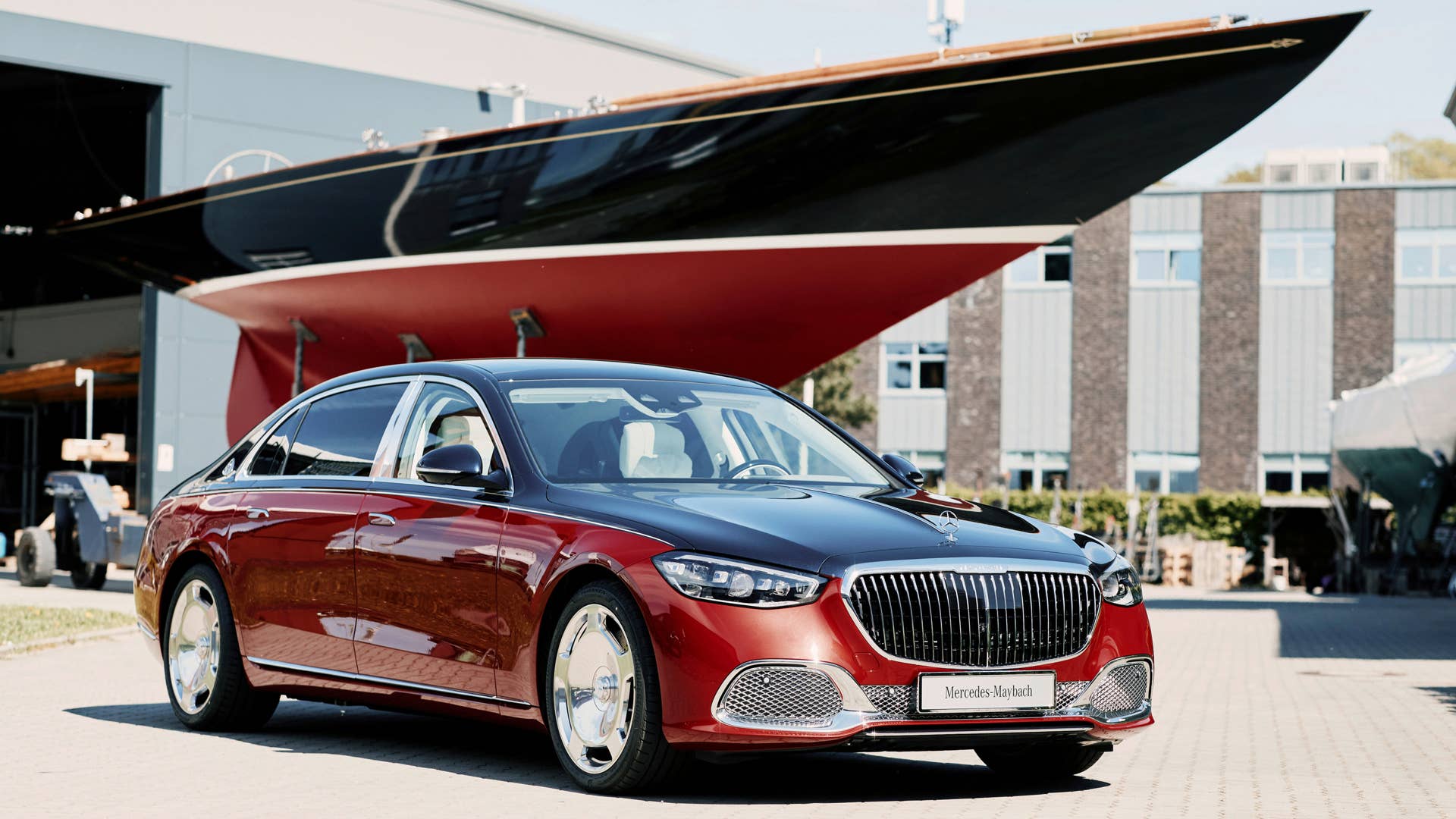 Exklusive Mercedes-Maybach S-Klasse zum 150-jährigen Jubiläum von Robbe & Berking (Mercedes-Maybach S 680, Energieverbrauch kombiniert: 14,2-13,2 l/100 km| CO2-Emissionen kombiniert: 323-300 g/km | CO2-Klasse: G);Mercedes-Maybach S 680 (Energieverbrauch kombiniert: 14,2-13,2 l/100 km| CO2-Emissionen kombiniert: 323-300 g/km | CO2-Klasse: G) An exclusive Mercedes-Maybach S-Class for the 150th anniversary of Robbe& Berking (Mercedes-Maybach S 680, combined energy consumption: 14.2-13.2 l/100 km | combined CO2 emissions: 323-300 g/km | CO2 class: G);Mercedes-Maybach S 680 (combined energy consumption: 14.2-13.2 l/100 km | combined CO2 emissions: 323-300 g/km | CO2 class: G)