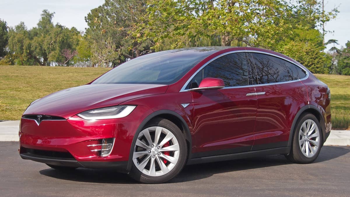 Lawsuit Says Tesla Autopilot Missed a Curve Before Fatal Model X Crash
