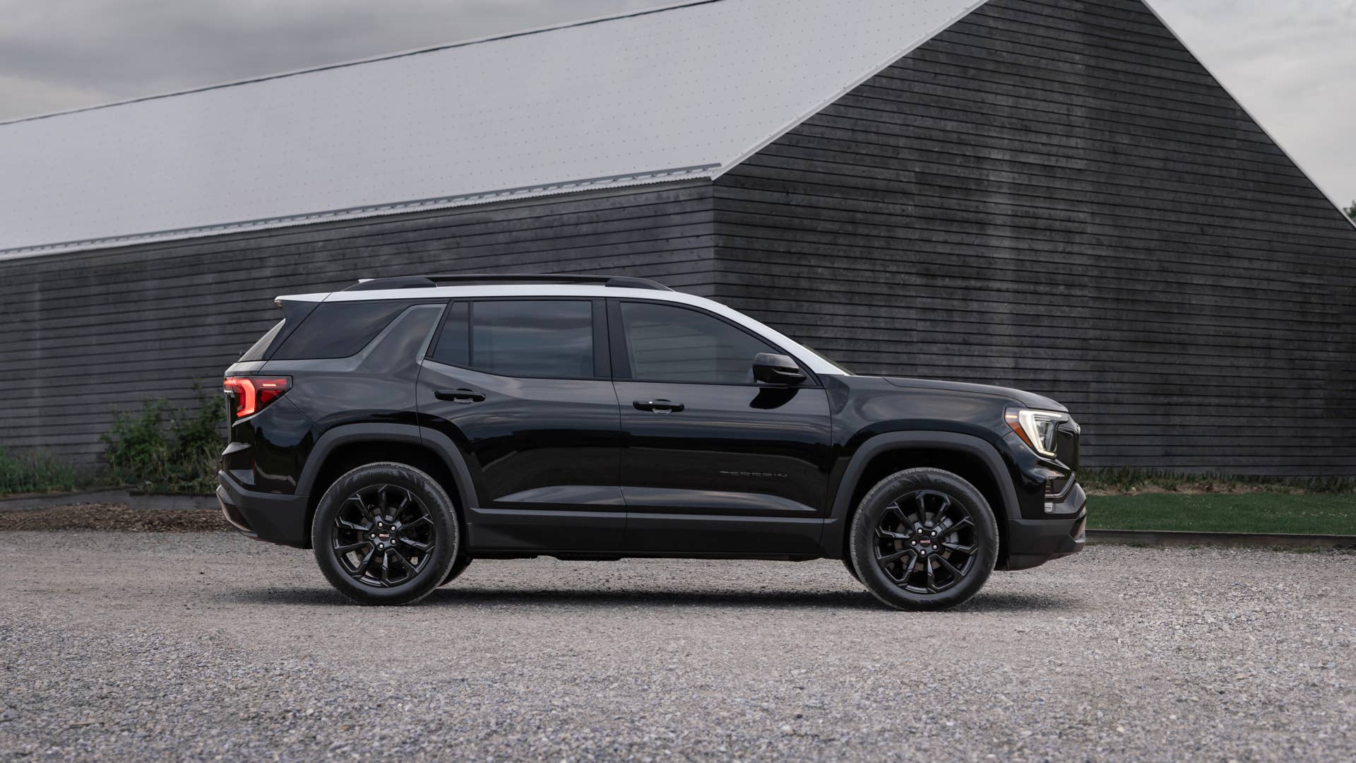 Side profile view of the next-generation 2025 GMC Terrain Elevation featuring two-tone roof.