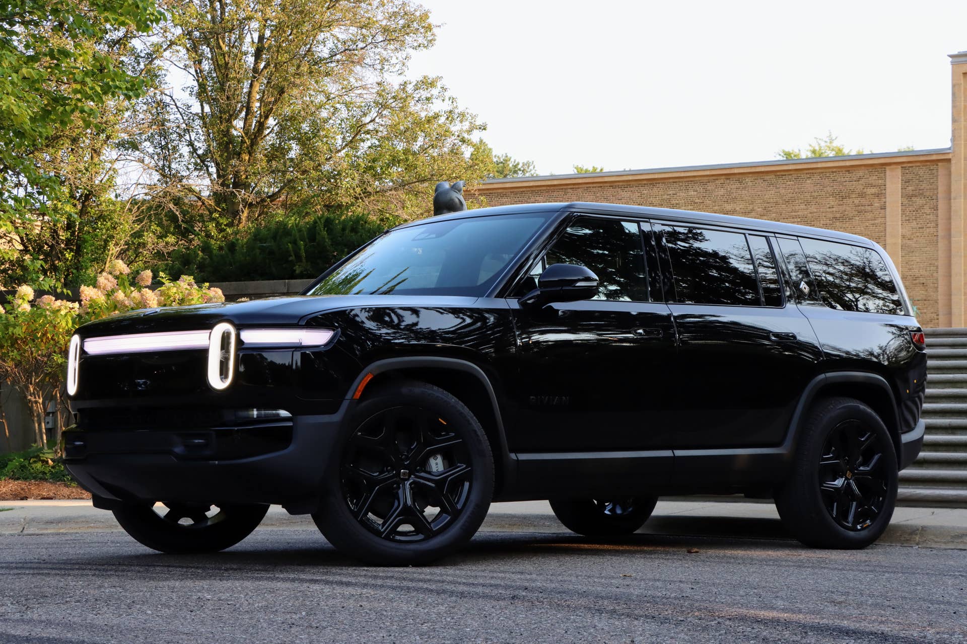 Rivan Roses 2025 Rivian R1S review: The ultimate adventure-focused EV - Autoblog