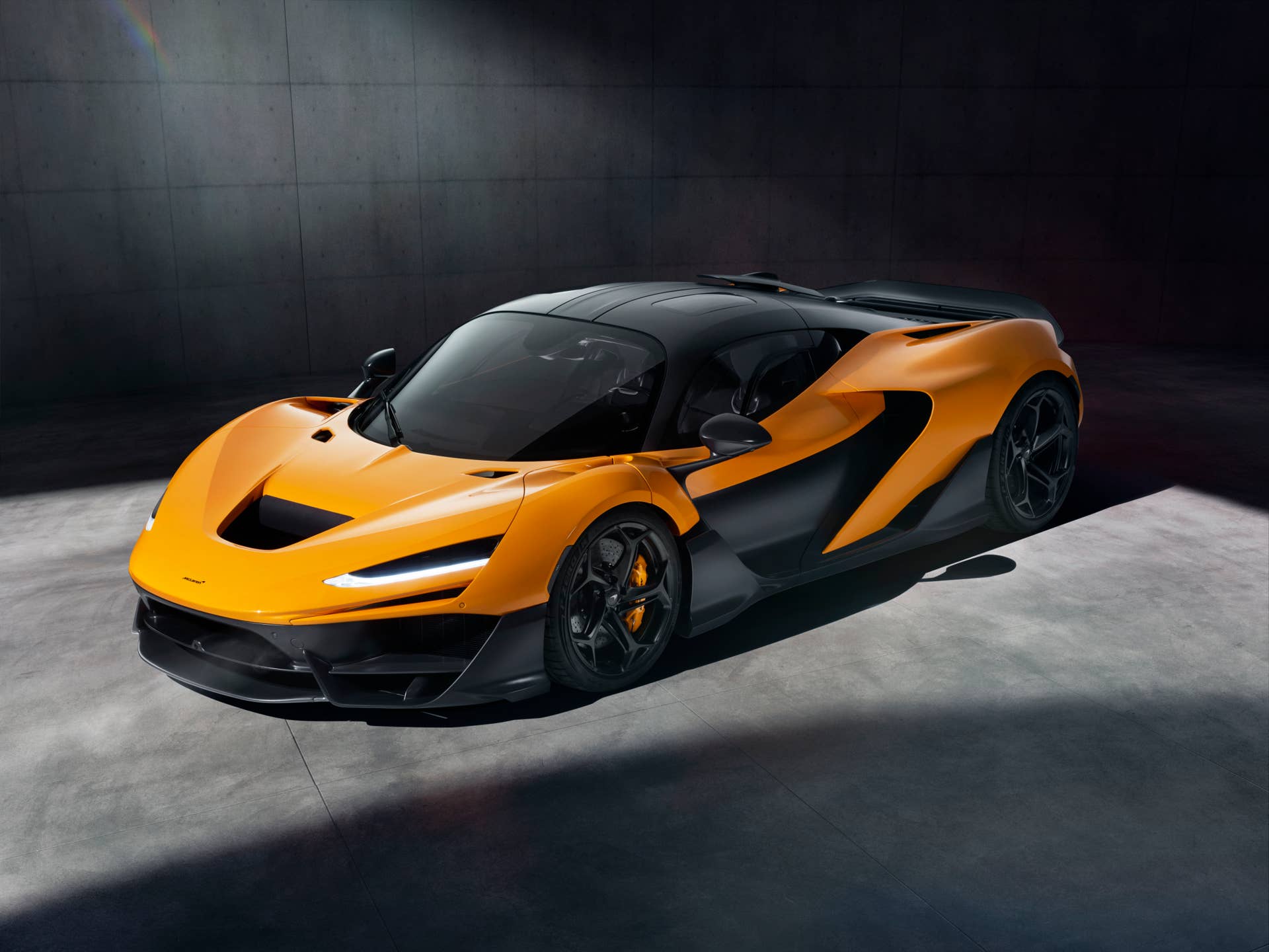McLaren W1 in orange