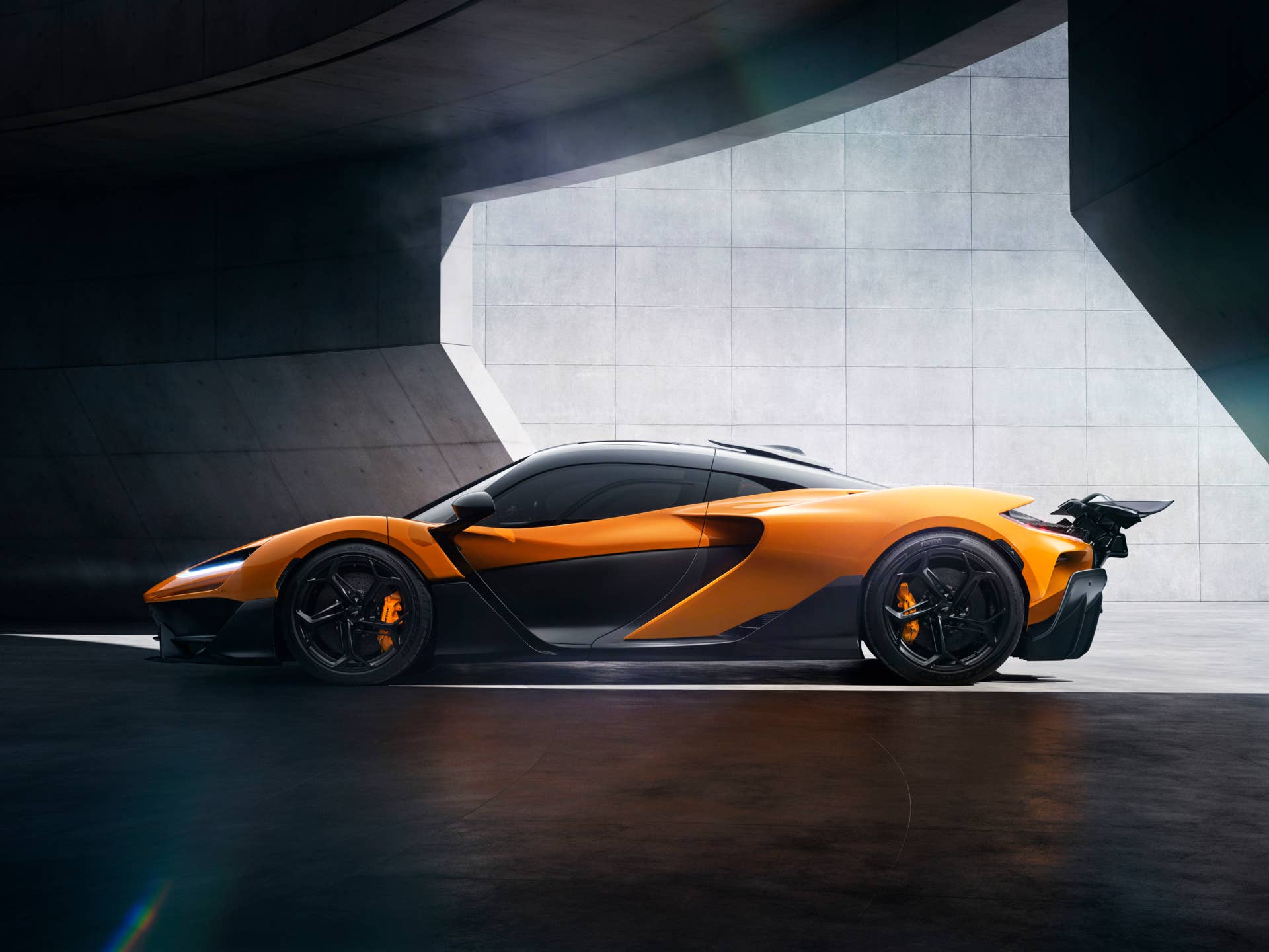 McLaren W1 side view in orange