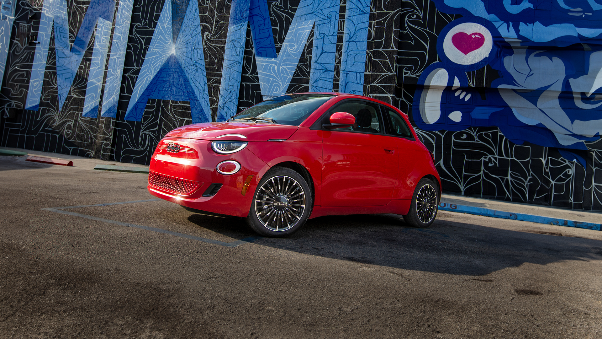 2025 Fiat 500e exterior.