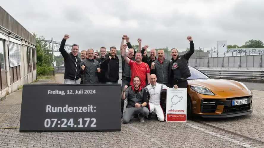Porsche Panamera Turbo S E-Hybrid Nurgburgring Team