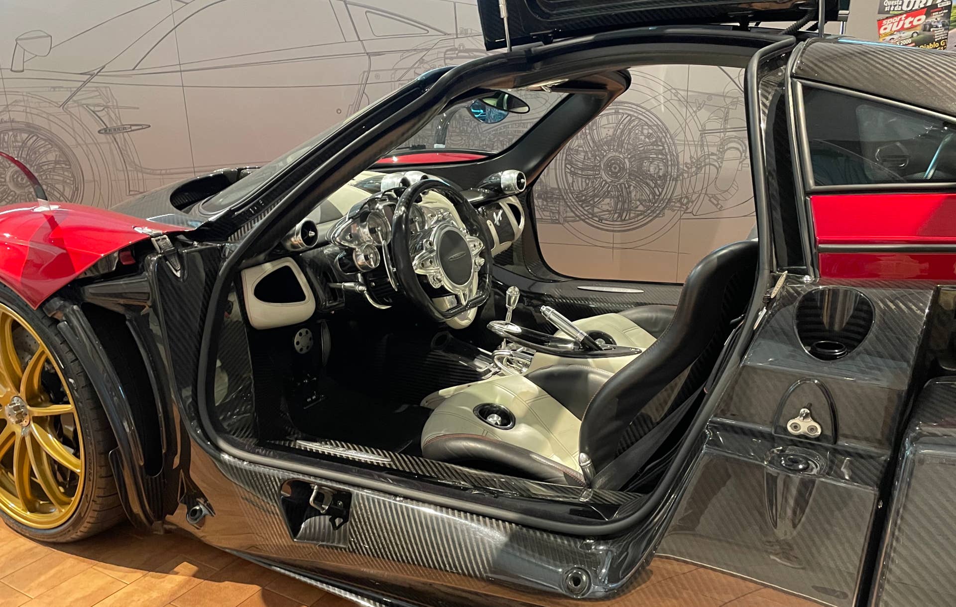 Pagani Huayra interior