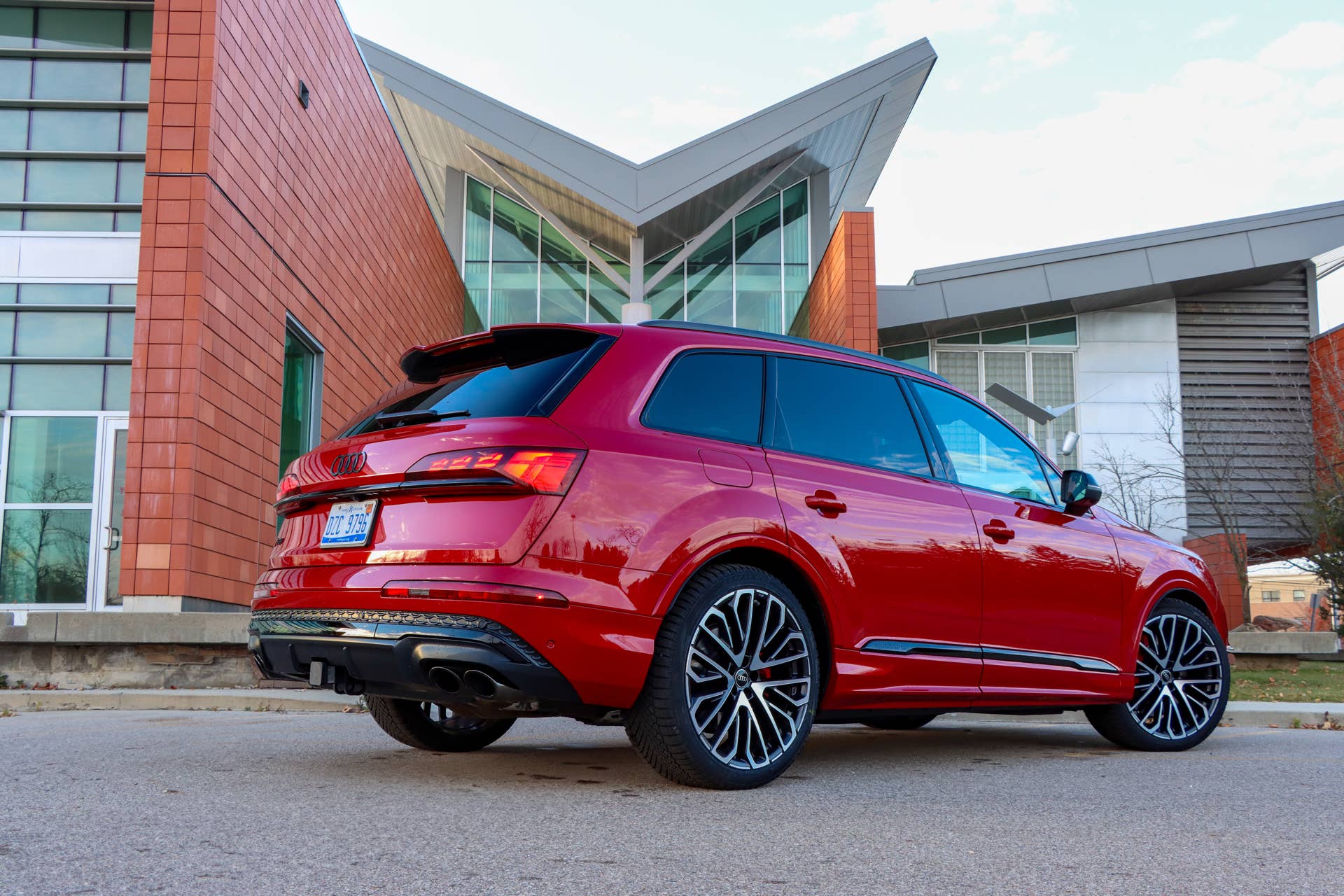 2025 Audi SQ7 exterior.