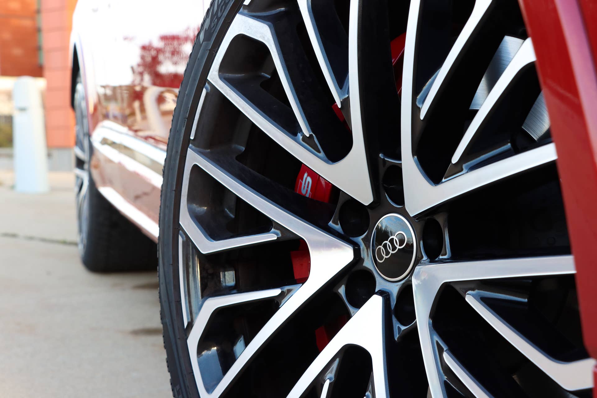 2025 Audi SQ7 wheels.