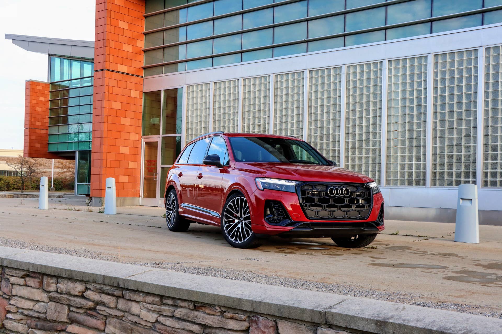 2025 Audi SQ7 exterior.