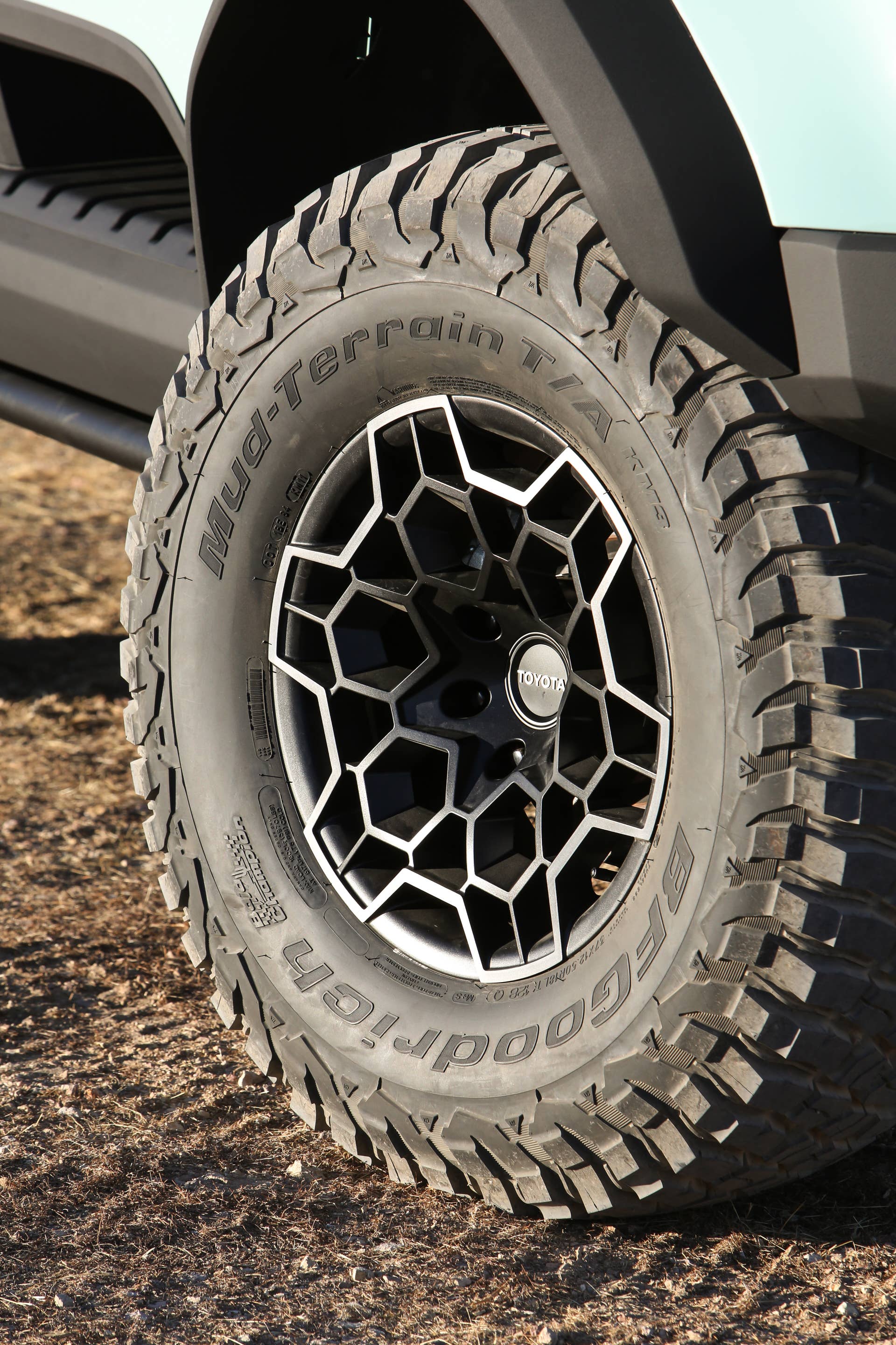 Toyota Land Cruiser ROX Concept