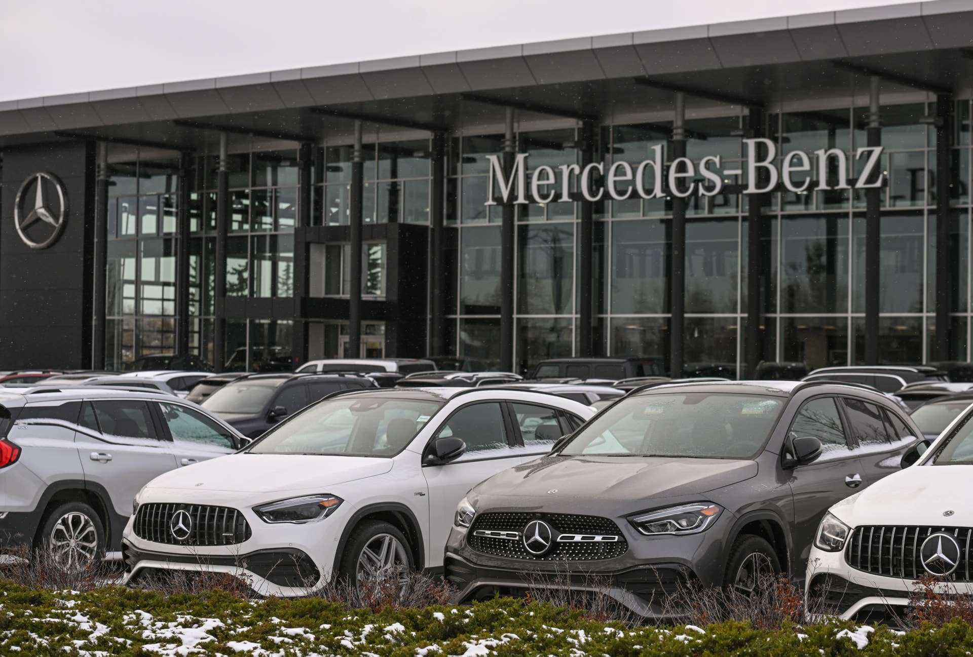EDMONTON, CANADA - OCTOBER 26, 2023:
Mercedes-Benz vehicles outside a Mercedes-Benz dealership in Edmonton, on October 26, 2023, in Edmonton, Alberta, Canada. (Photo by Artur Widak/NurPhoto via Getty Images)