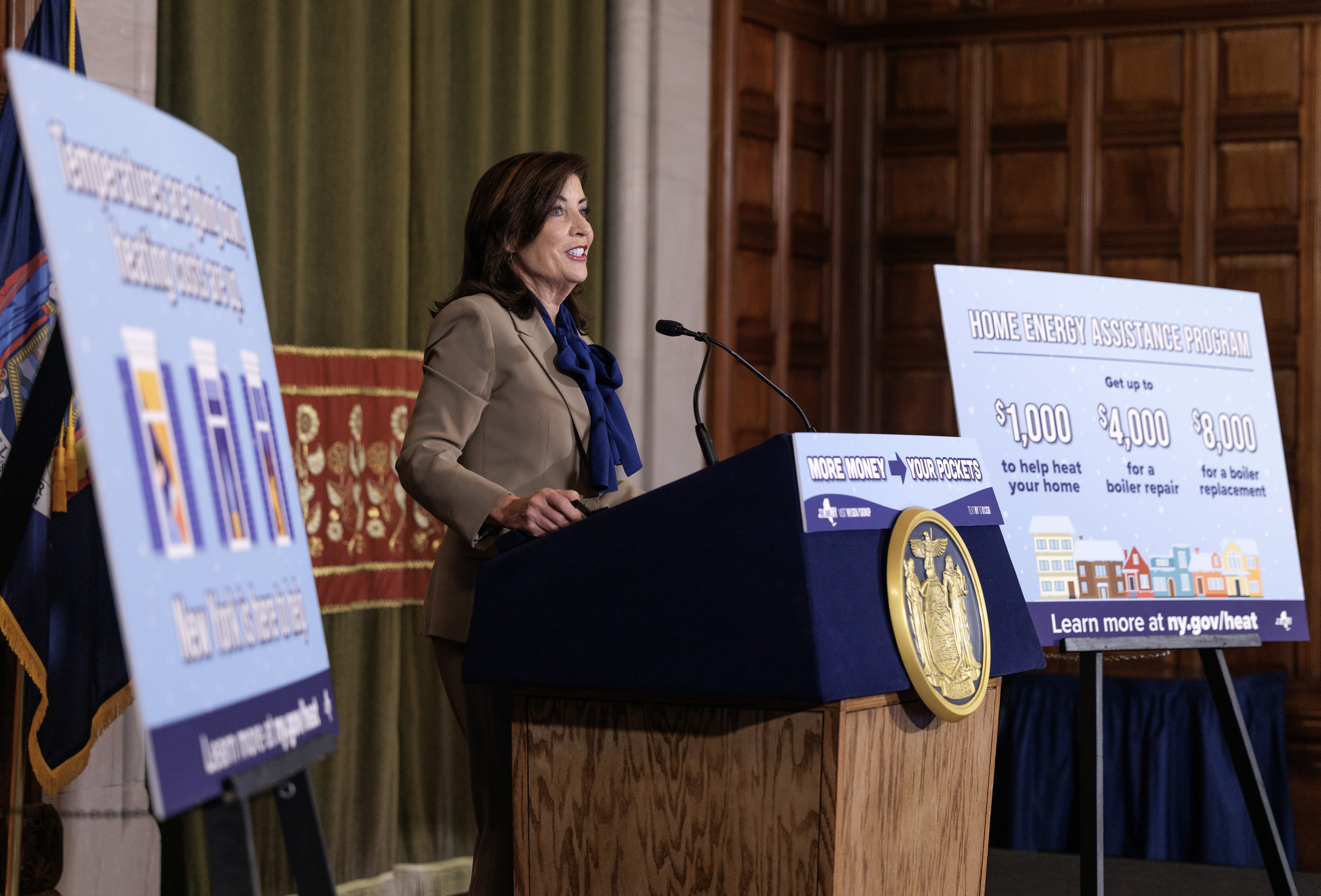 Governor Hochul, Senator Kirsten Gillibrand, and Representative Paul Tonko announce home heating and energy efficiency assistance to help New Yorkers lower heating costs this winter. (Mike Groll/Office of Governor Kathy Hochul)